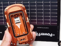 Rollable Solar Chargersにバッテリーを抜いたGPSを接続